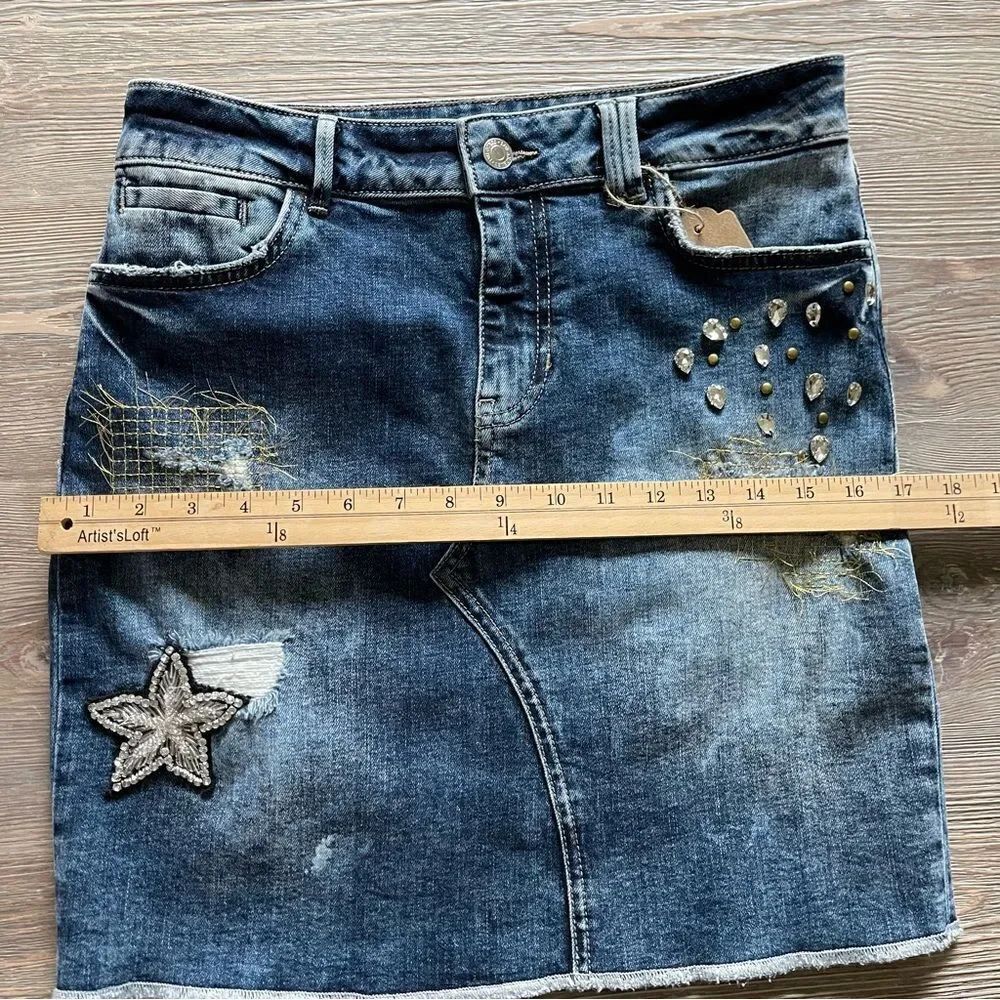 Guess Denim Blue Embellished Distressed Jean Mini Skirt Size 29 - Picture 11 of 13